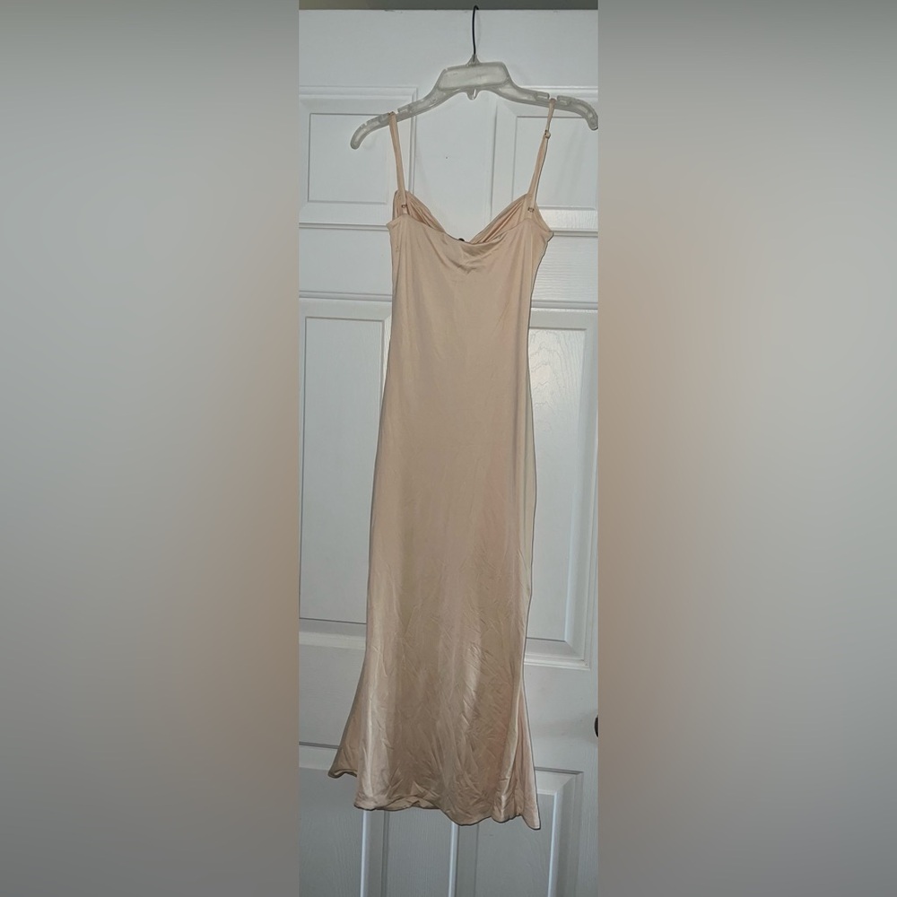 Oh Polly Julane Slinky Jersey Ruched Cut-Out Midaxi Dress in Buttercream Size 4 - Picture 15 of 15